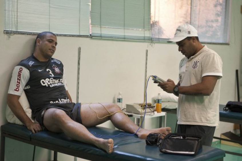 Ronaldo e Caio Mello (fisioterapeuta) - Corinthians