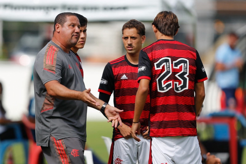 Técnico do Sub-20 projeta Brasileirão e fala em gratidão ao Flamengo: Apostou em mim vindo de um rival