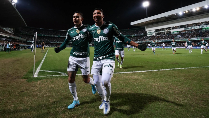 Com gols de Dudu e Rony, Palmeiras vence Coritiba, quebra tabu e assegura liderança do Brasileiro