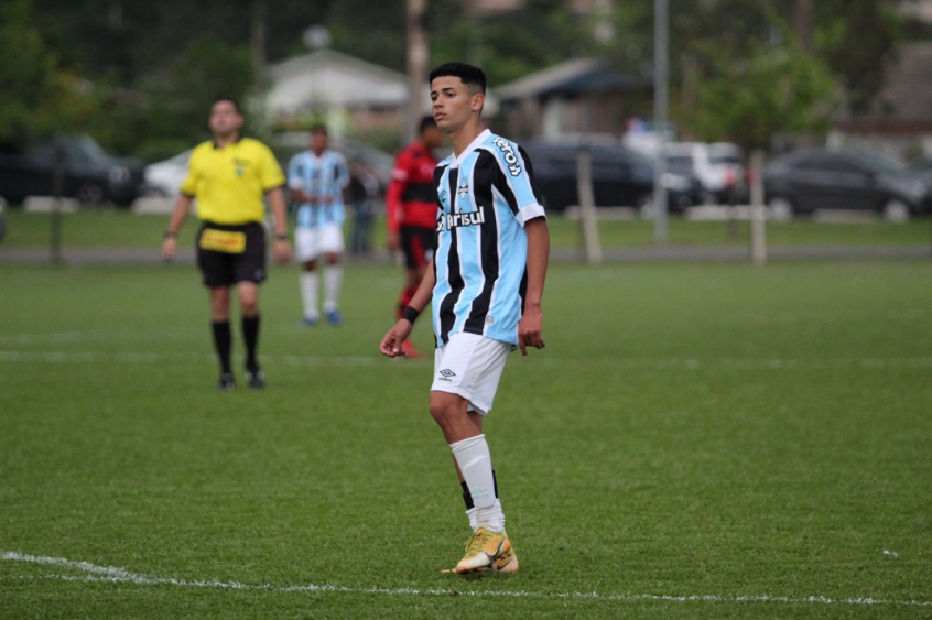 Destaque da base e com passagem pela Seleção, Guga projeta estreia do Grêmio no Campeonato Brasileiro da categoria