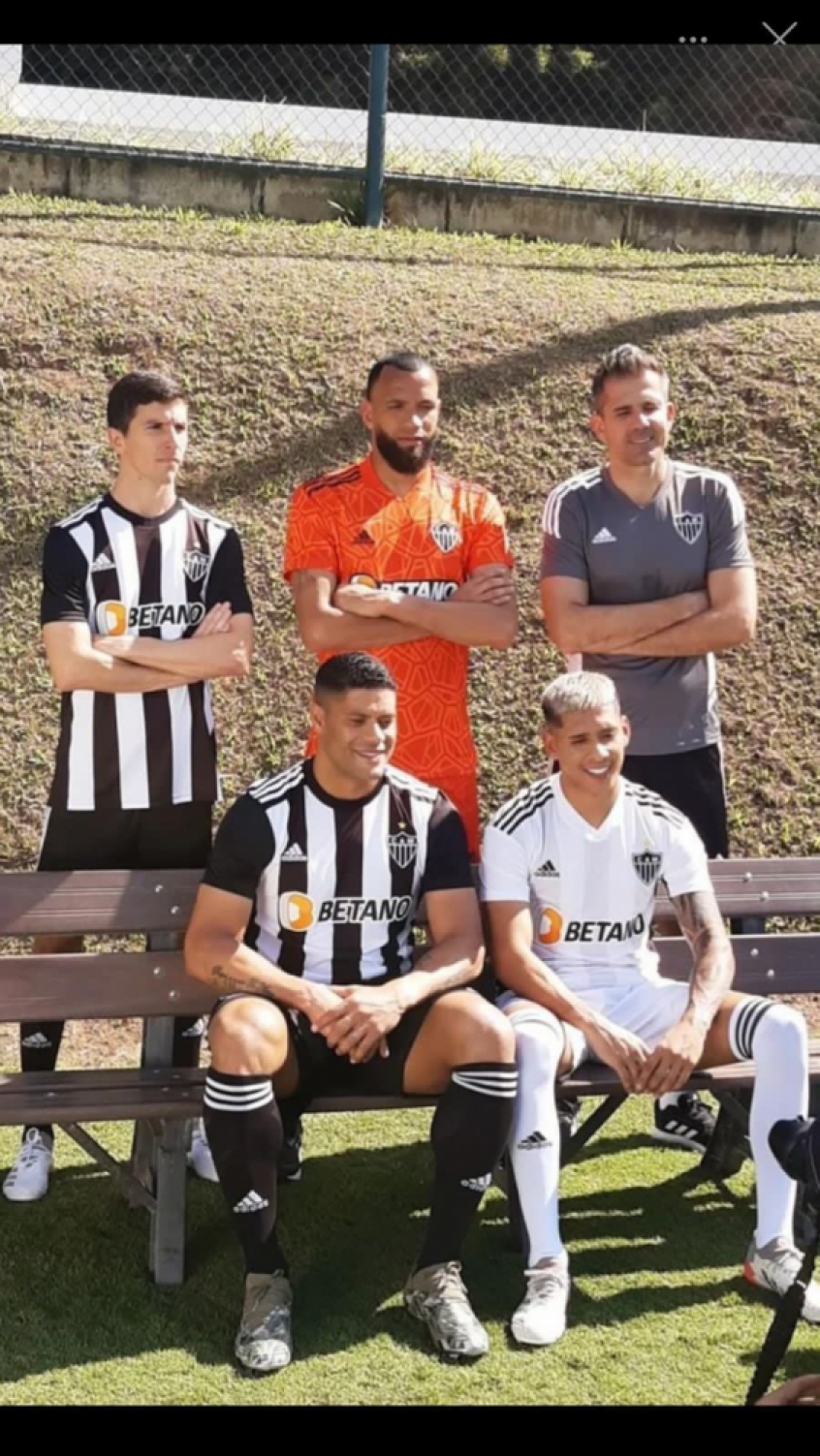 Jogadores com novo uniforme da Adidas do Atlético-MG