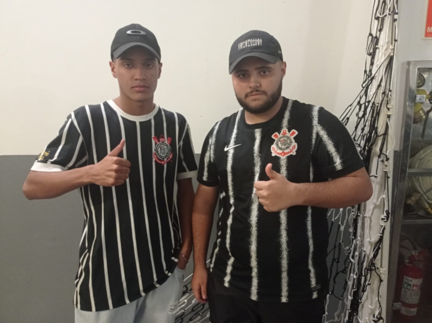 Torcedores viajaram 55km, parcelaram o ingresso em 4 vezes, mas deixaram de assistir o jogo para denunciar racismo