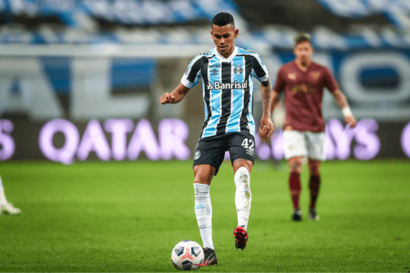 Time da Série A mostra interesse em volante gremista