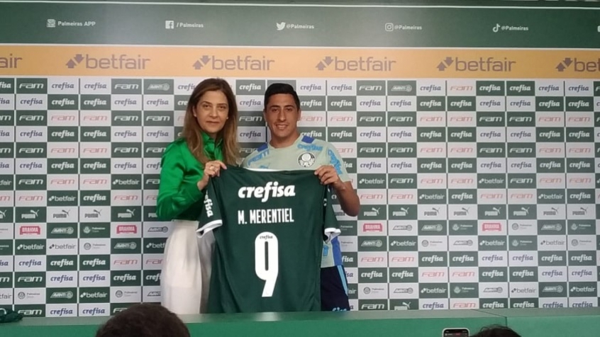 Tímido e retraído, Merentiel completa um mês sem jogar, em meio a concorrência cada vez mais alta no ataque