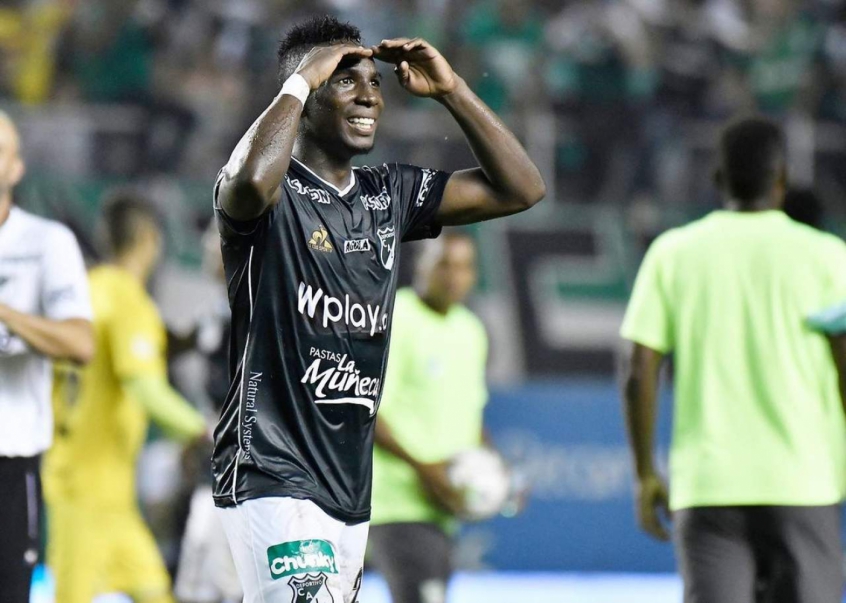 Corinthians admite interesse em Velasco, mas valores assustam; Michael, ex-Flamengo, também está na mira