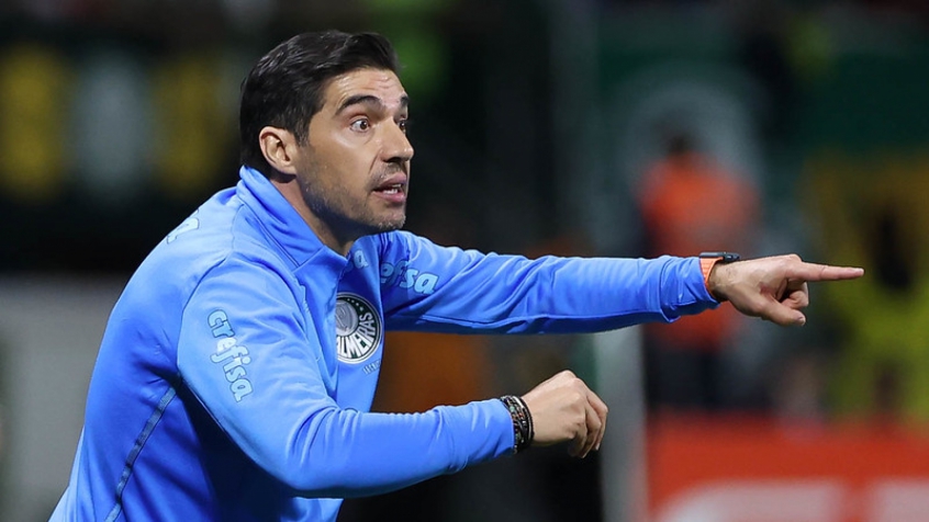 Abel Ferreira volta a reclamar do VAR: 