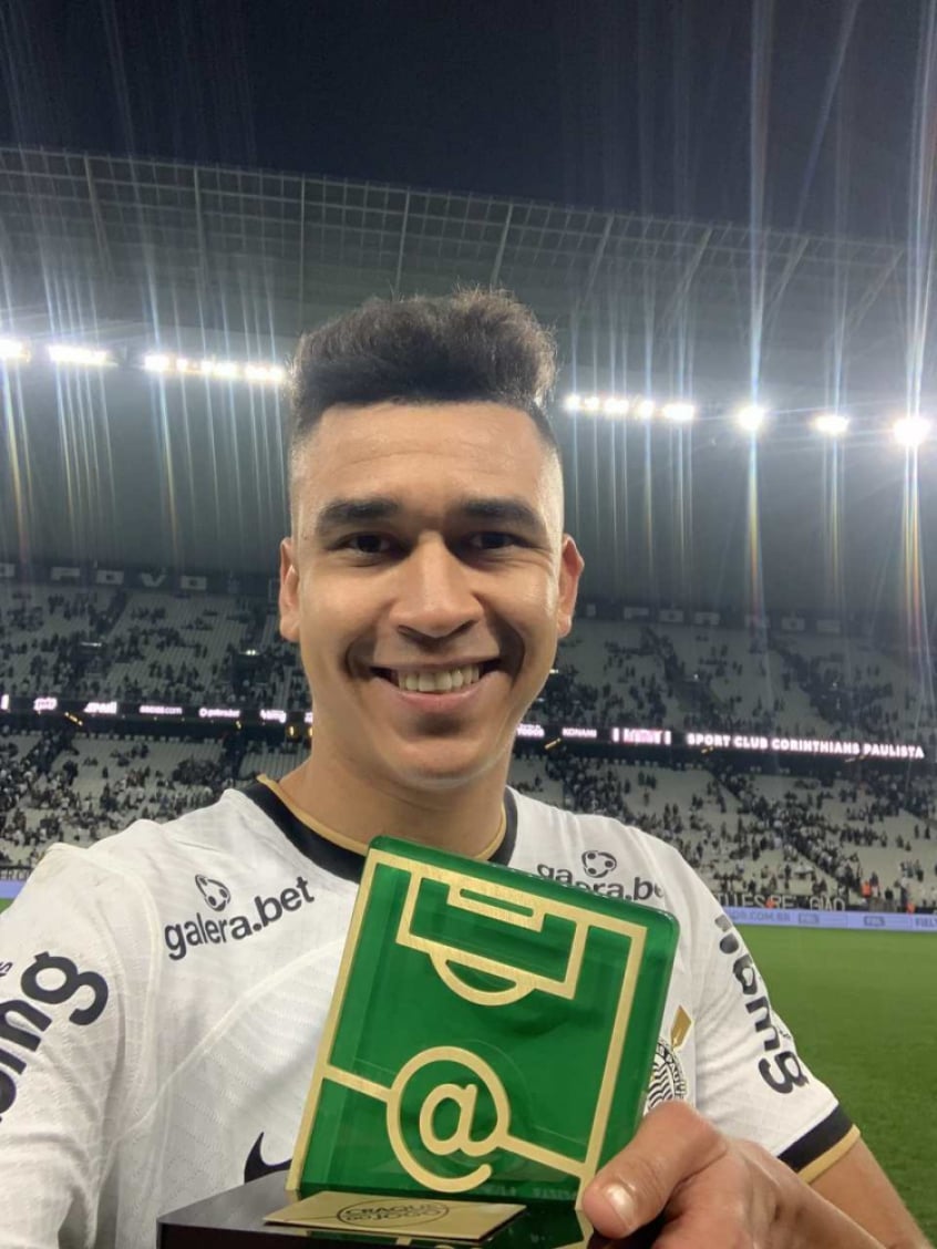 Eleito craque do jogo, Cantillo é elogiado por Filipe Almeida e cresce de produção no Corinthians