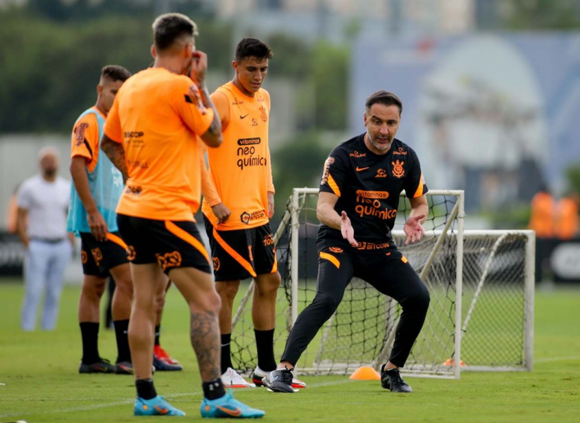 VP quer um jogador com as características de Mantuan para encerrar o ciclo de contratações na temporada