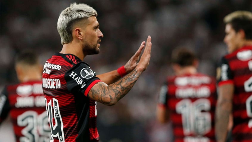 Flamengo bate o Corinthians fora de casa e dá grande passo por  classificação na Libertadores | LANCE!