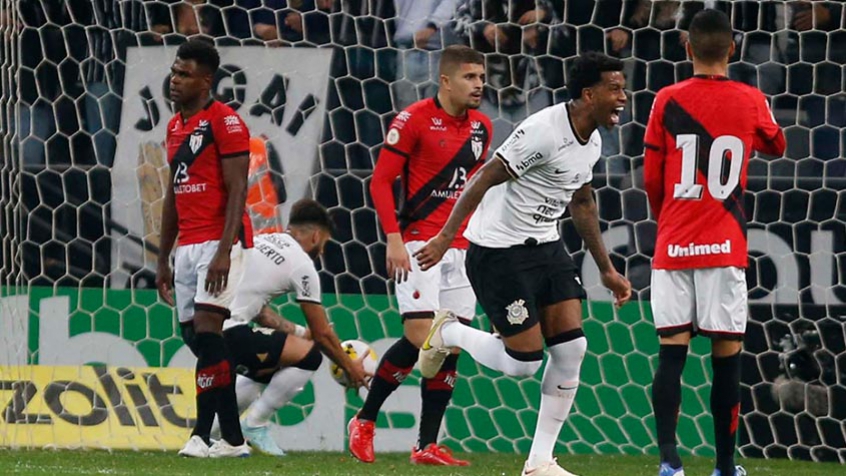 Na zona de rebaixamento e precisando somar pontos, Atlético-GO vai para o desespero diante do Corinthians