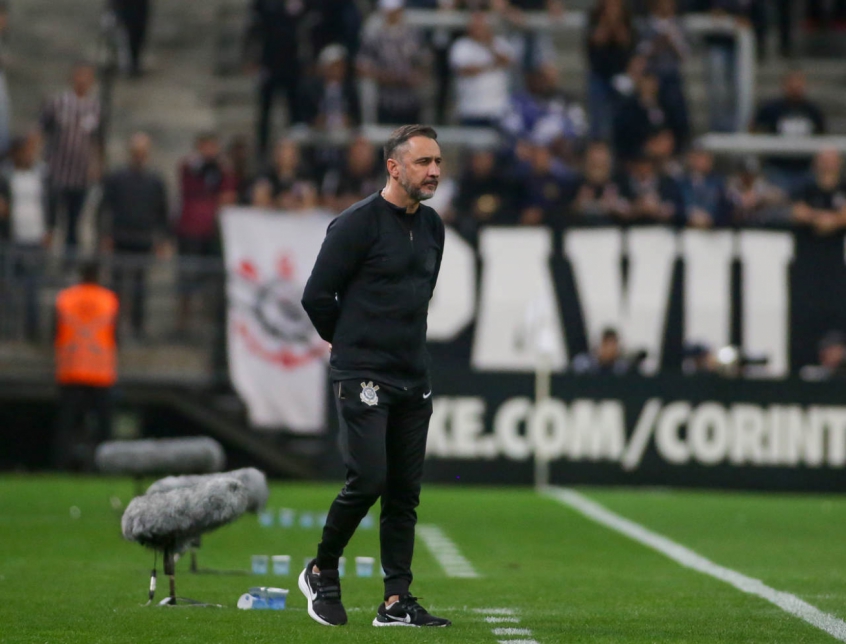 Corinthians pega o América-MG para retomar briga pela vice-liderança