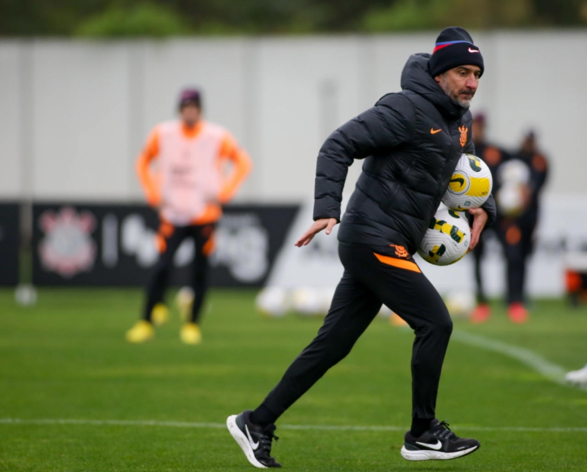 Com Copa do Brasil no horizonte, Vítor Pereira define estratégia para o Corinthians no Brasileirão