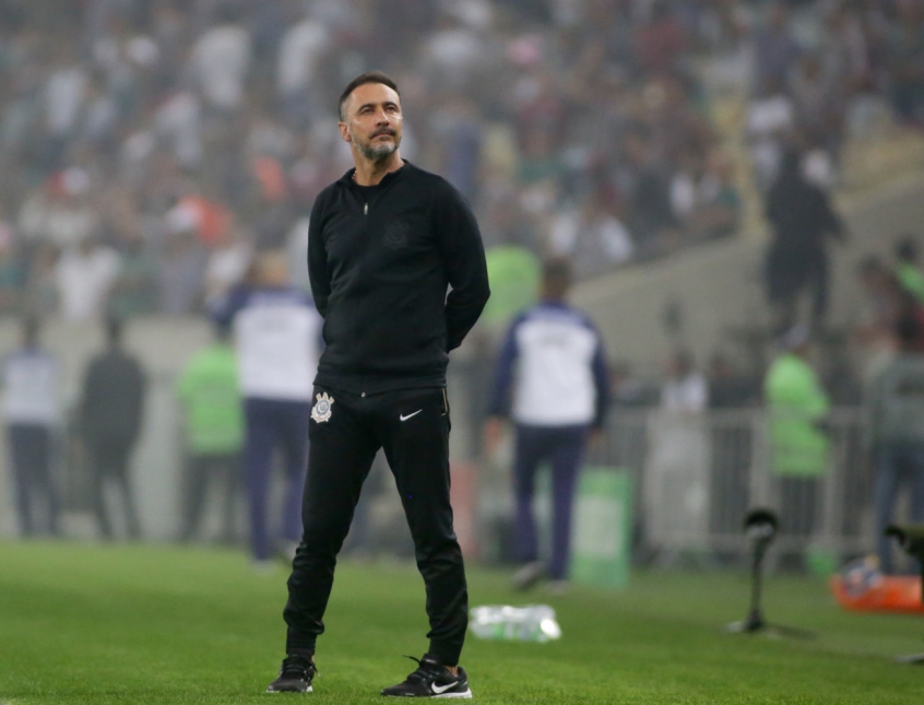 Corinthians vive dias decisivos por resposta de Vítor Pereira