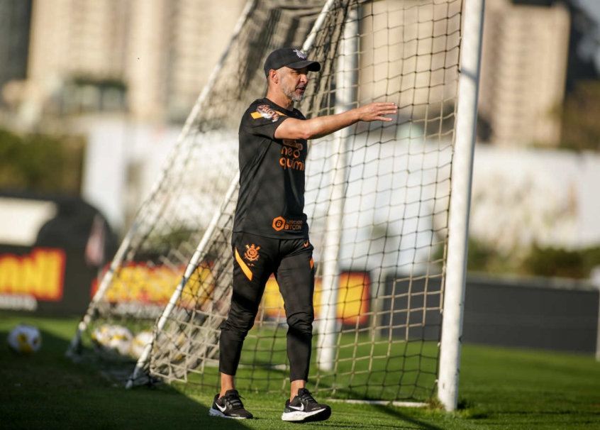 Após seis meses no comando do Timão, VP finalmente encontra um time titular para o Corinthians