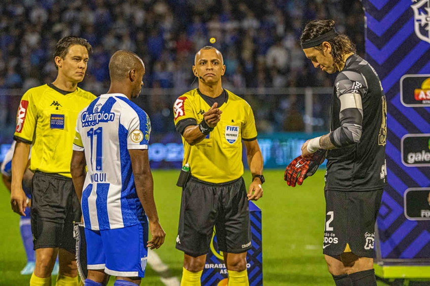 Torcida do Corinthians e Avaí sofrem multa do STJD! Entenda o motivo e qual foi a punição
