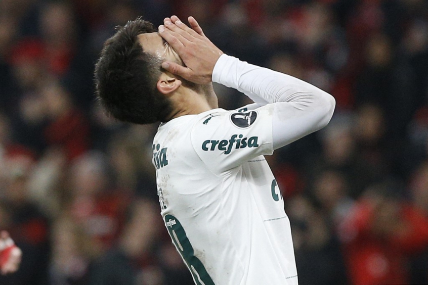 Palmeiras vive disputa acirrada no ataque e vê contratação mais cara perder espaço