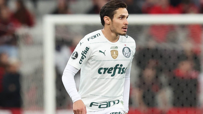 Mesmo com lesão, Raphael Veiga termina temporada entre os destaques do Palmeiras