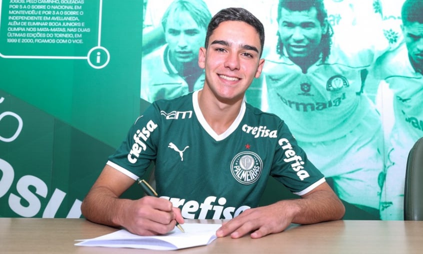 Joia escondida do Verdão assina contrato profissional com o clube
