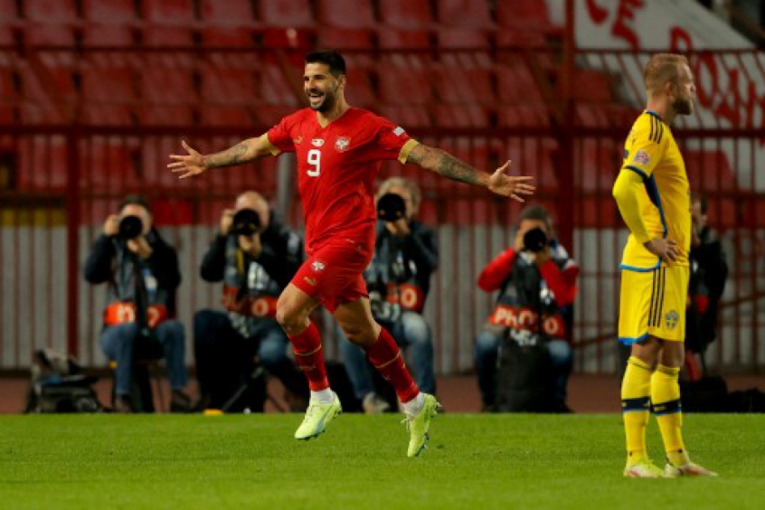 Quem é Mitrovic, artilheiro da Sérvia e perigo para o Brasil? | LANCE!