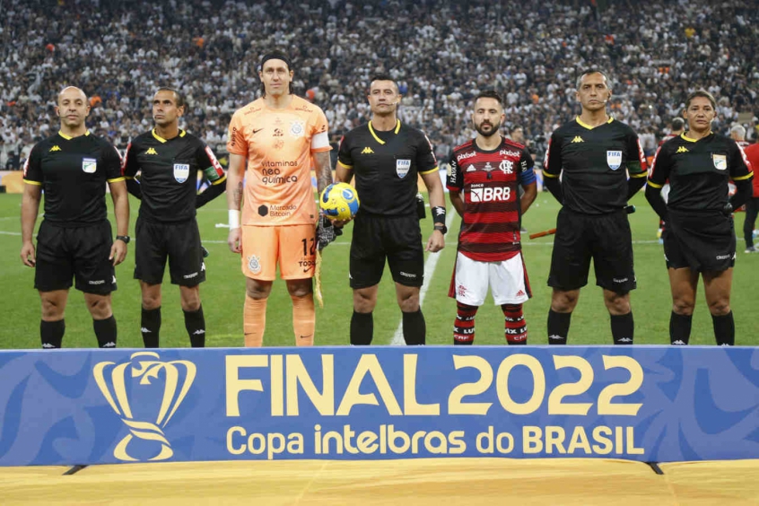 CBF responde Corinthians e enxerga acerto do árbitro em lance de Léo Pereira, do Flamengo