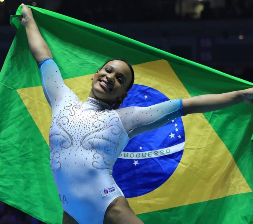 Rebeca Andrade comemora ouro no Mundial: 'Representa toda minha luta'