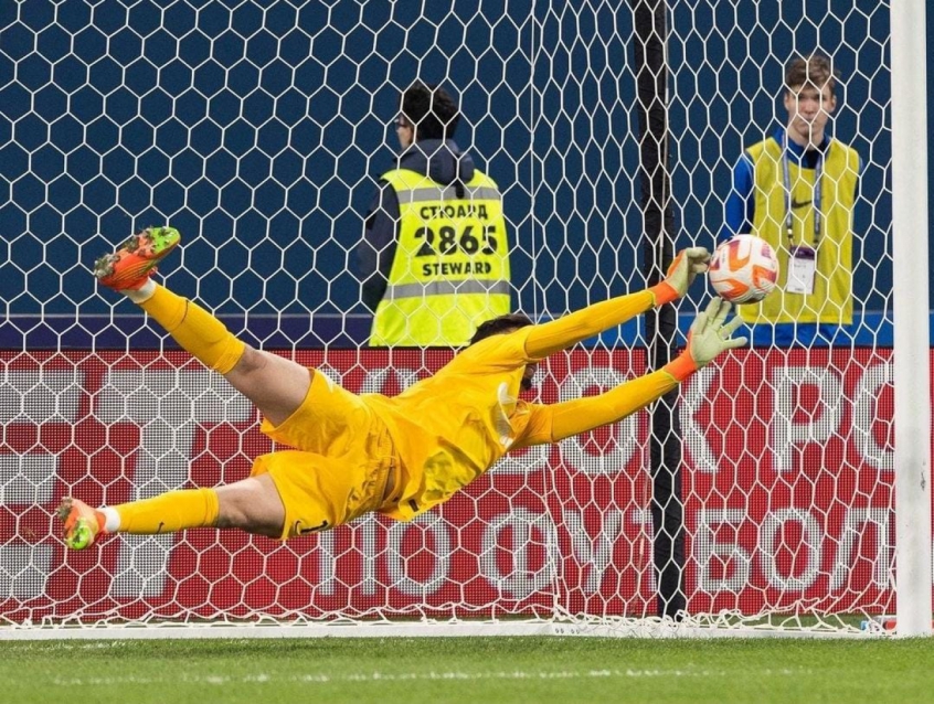 Emprestado pelo Corinthians, Ivan defende dois pênaltis em classificação do Zenit