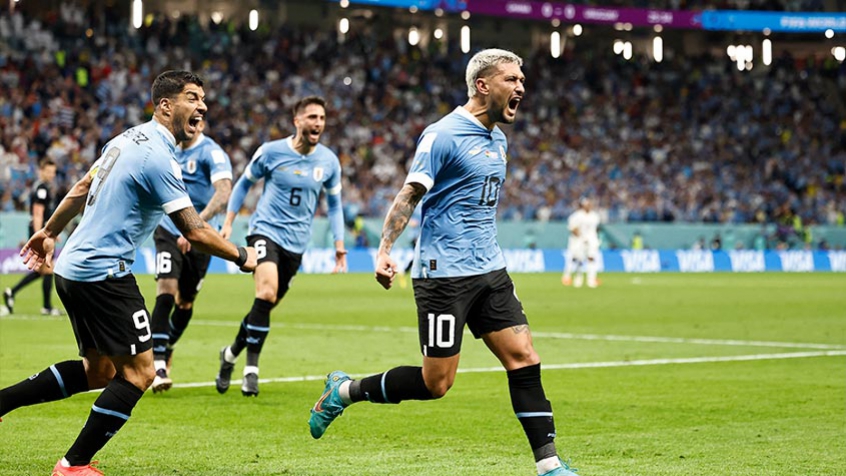 Arrascaeta faz dois, mas Coreia do Sul bate Portugal e elimina Uruguai da  Copa do Mundo | LANCE!