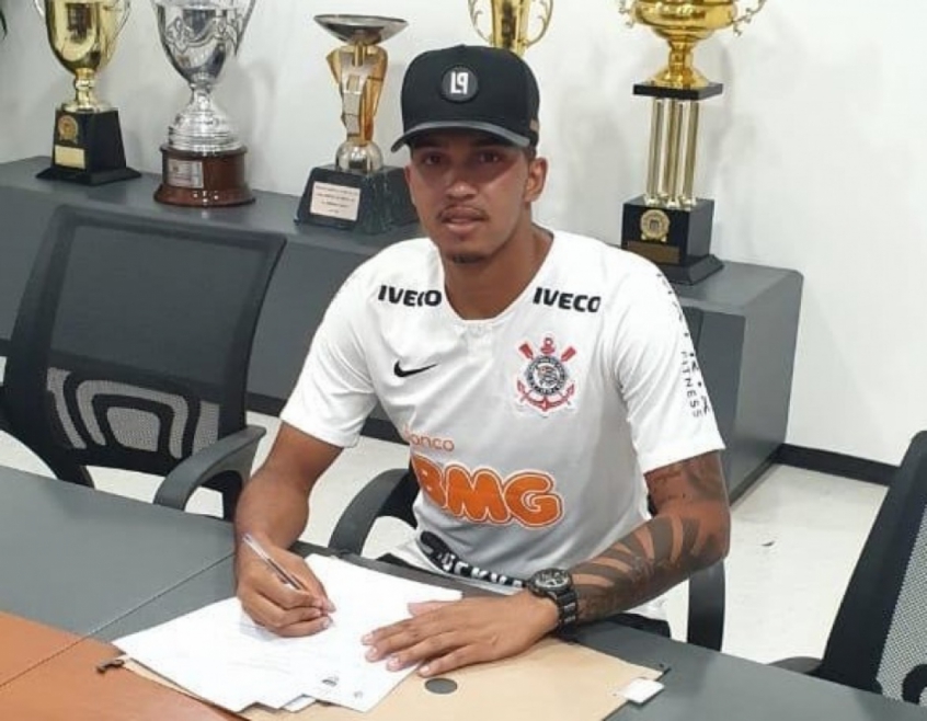Corinthians é acionado na Justiça do Trabalho por ex-meia