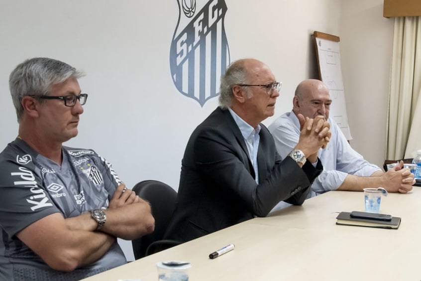 Com Falcão, Hellmann e diretoria, Santos discute temporada.