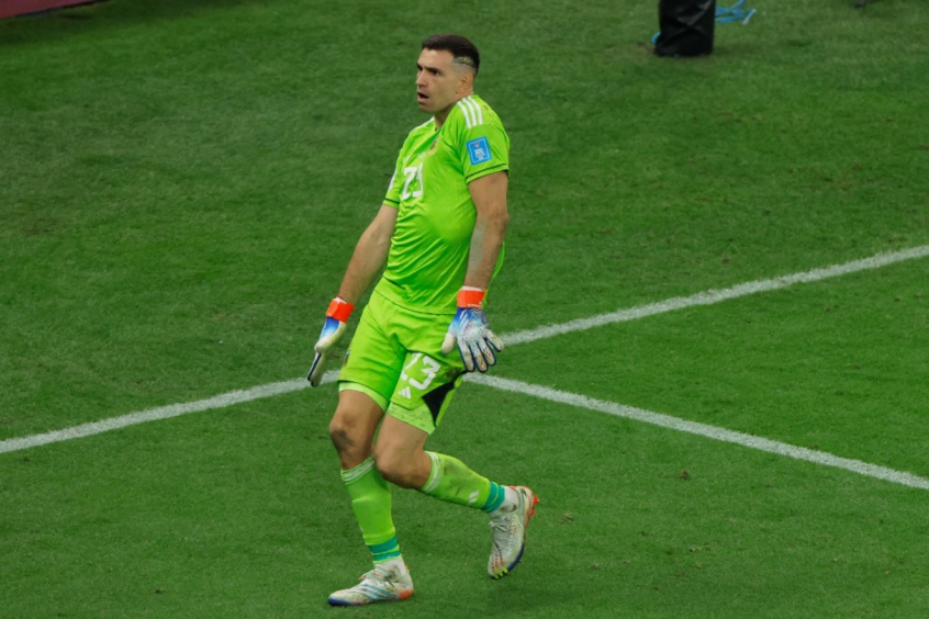 Aston Villa monitora substituto caso campeão do mundo deixe ...