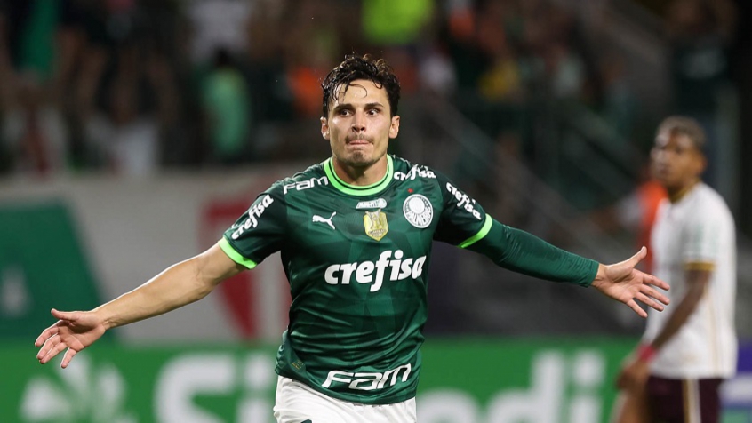 Veiga não deve ter proposta da Europa neste momento, garante jornalista