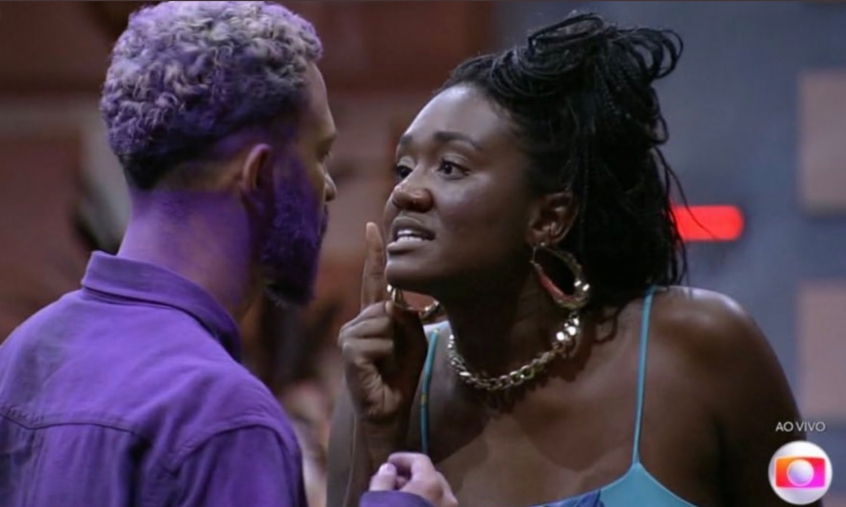 Sarah Aline p&otilde;e dedo na cara de Fred durante Jogo da Disc&oacute;rdia, no BBB |  LANCE!