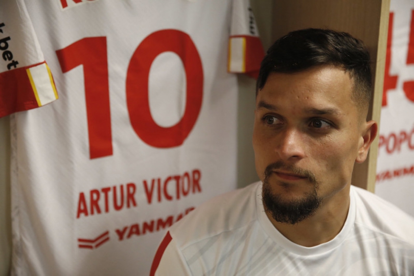 Rescisão de Artur com o Bragantino aparece no BID, e Palmeiras se aproxima de anúncio