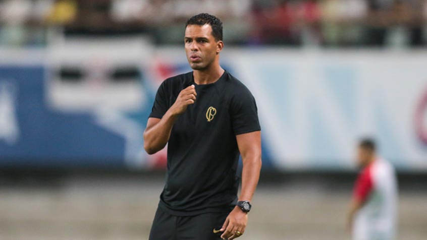 Lázaro deve ser demitido? Veja opinião da Fiel nas redes sobre o futuro do treinador