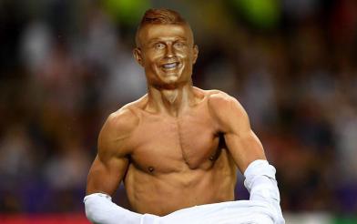 Meme: Escultura de Cristiano Ronaldo