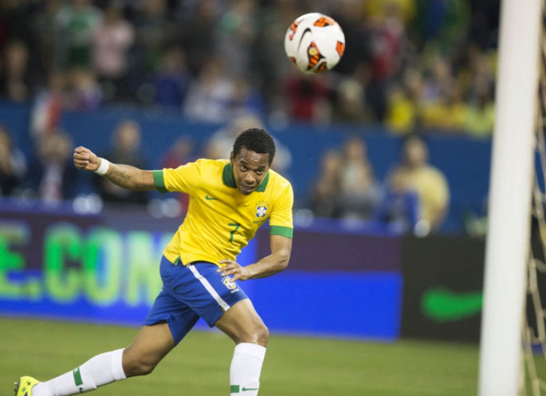 Robinho - Brasil x chile (Foto: Geoff Robins/ AFP)