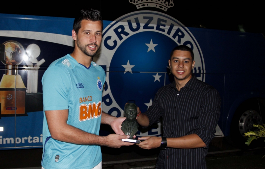 Cruzeiro recebe Troféu Osmar Santos (Foto: Washington Alves/VIPCOMM)