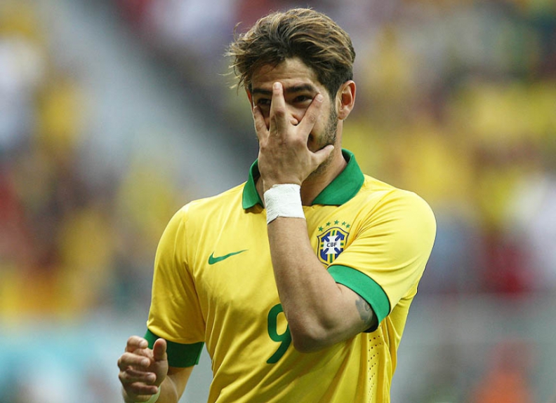 Brasil x Austrália - Alexandre Pato (Foto: Mowa Press)