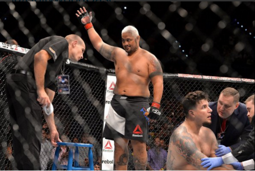 Mark Hunt nocauteou Frank Mir no primeiro round (FOTO: Reprodução)