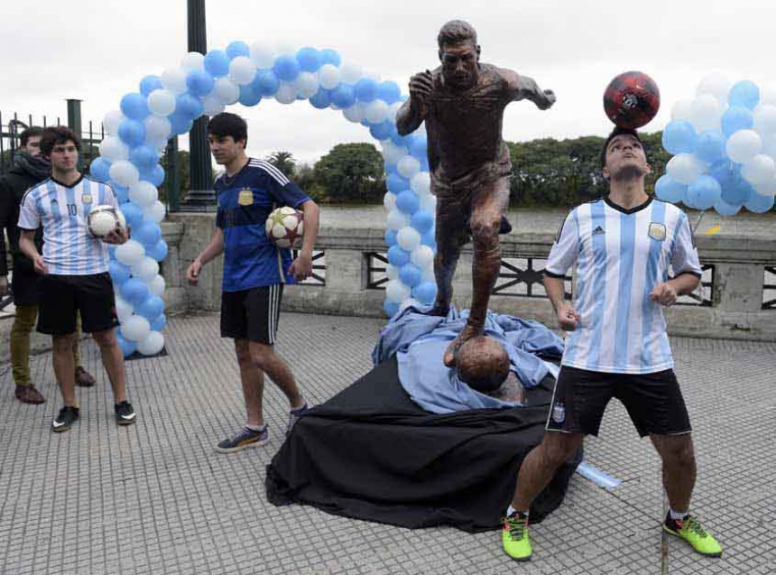 Inauguração estatua do Messi