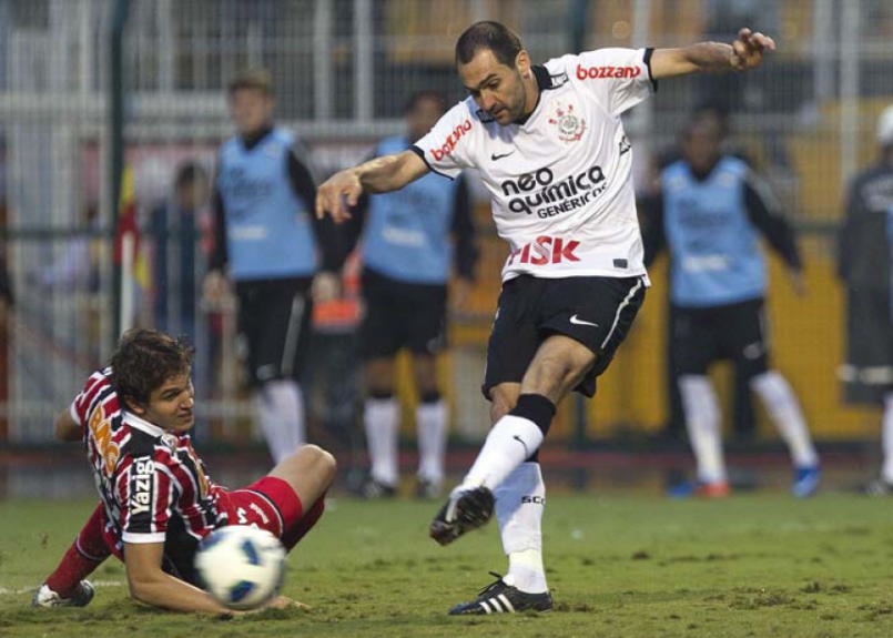 Danilo - Corinthians 5 x 0 São Paulo - Brasileiro 2011