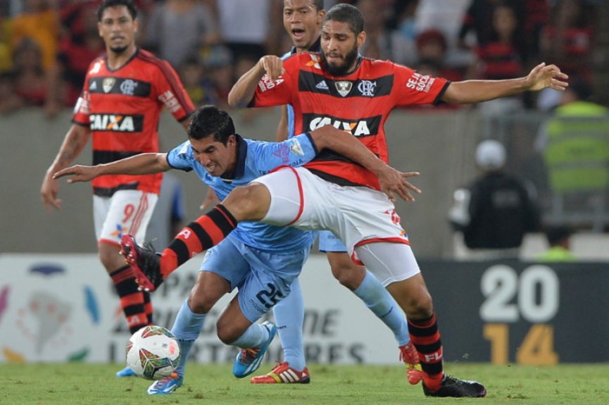 O Flamengo não saiu de um empate por 2 x 2 com Bolivar na Libertadores-2014