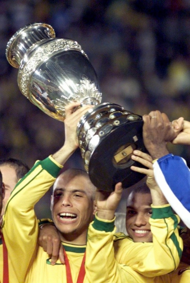 Em 1999, a sgeunda conquista da Copa América de Ronaldo com a Seleção