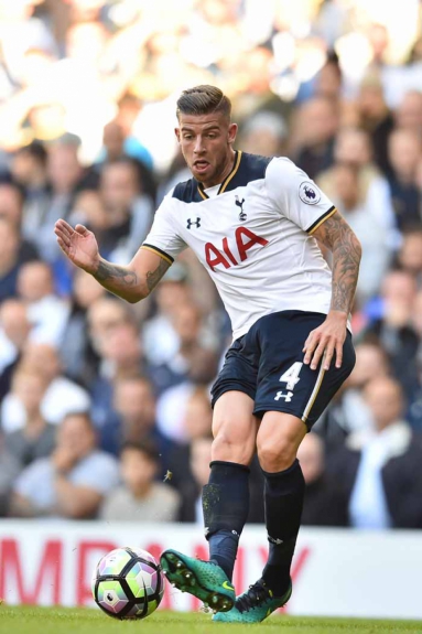 Tottenham não sabe quando contará com Alderweireld, com lesão no joelho