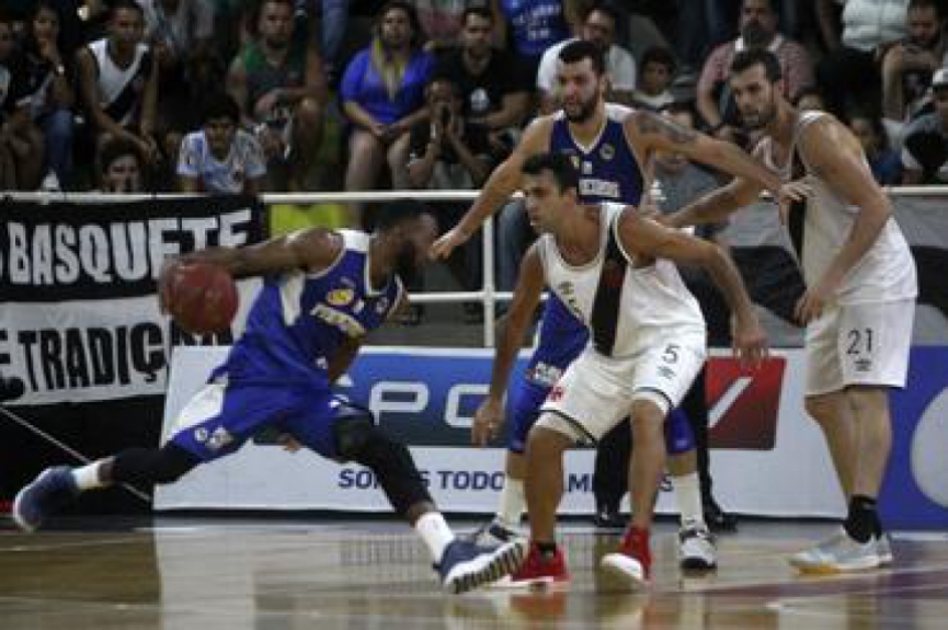 NBB CAIXA - Pinheiros abre playoffs com grande vitória sobre o Vasco