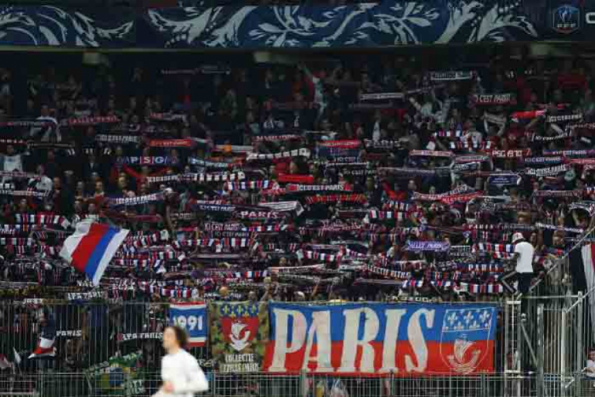Depois do jogo os torcedores do Paris Saint-Germain fizeram uma linda festa