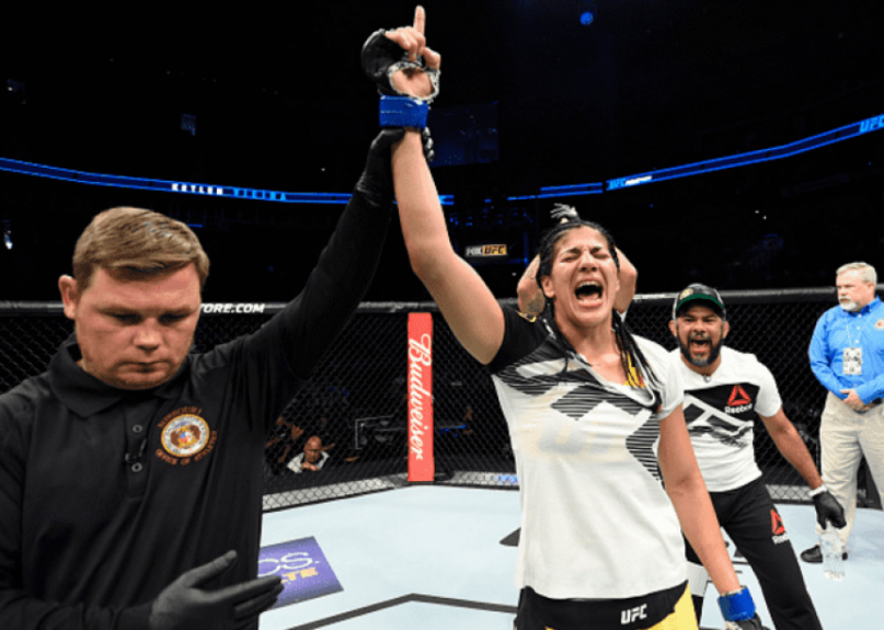 Ketlen Vieira comemora segunda vitória no octógono do UFC