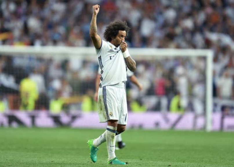 Ao todo, marcou 27 gols com a camisa do Real Madrid, ganhando 21 títulos. Um dos ídolos em Santiago Bernabéu