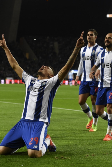 Chamado de 'Novo Hulk', Tiquinho Soares é o vice-artilheiro do Campeonato Português: 19 gols pelo Porto
