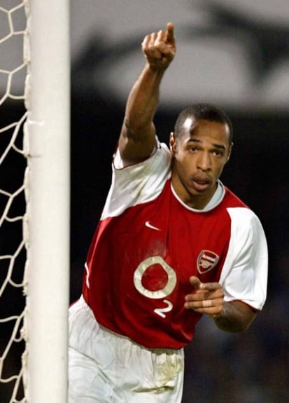 2003/2004: Thierry Henry, do Arsenal, com 29 gols levou o prêmio pelo bom desempenho na Inglaterra